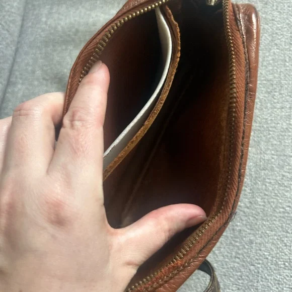 Louis Vuitton vintage Marly crossbody camera bag. - Picture 7 of 7